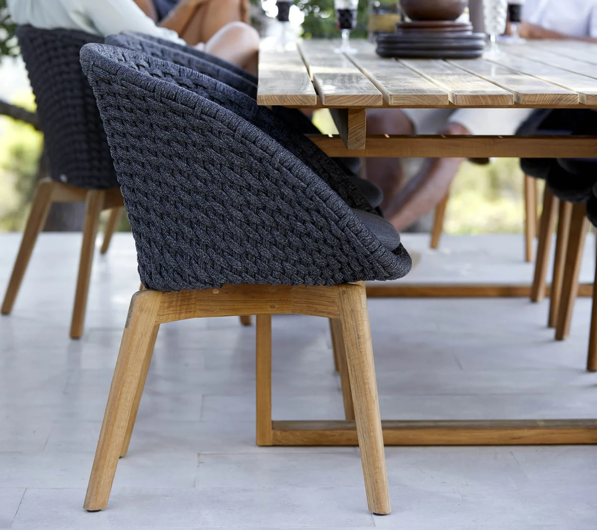 Peacock chair w/teak legs