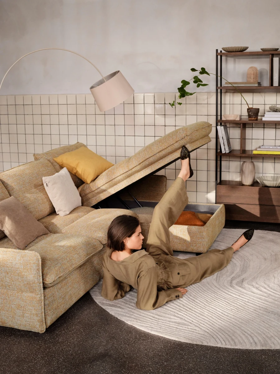 Southampton pouffe on wheels with storage