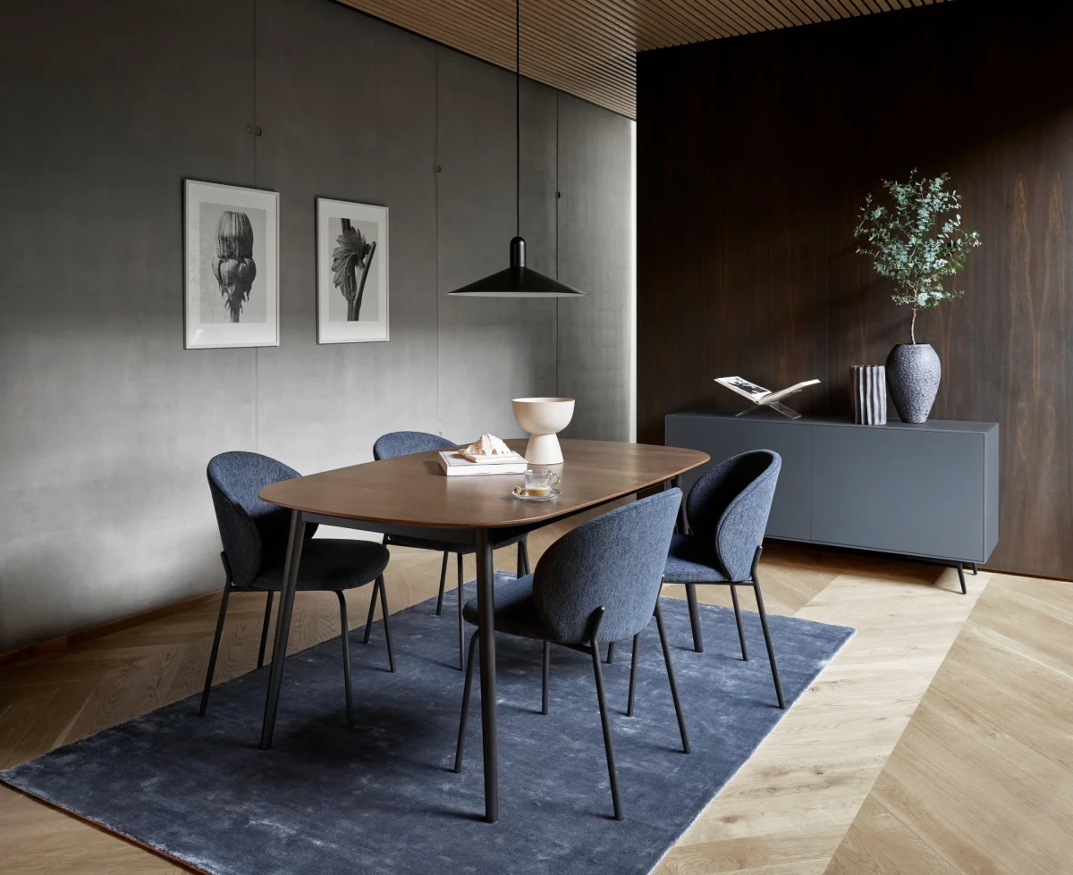 Kingston dining table