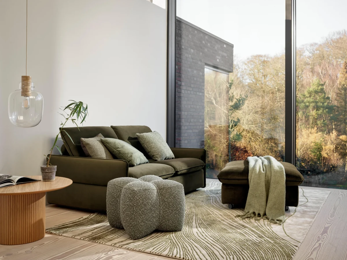 Southampton pouffe on wheels with storage