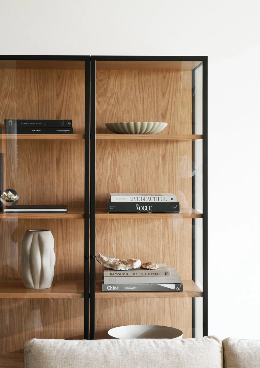 Lund glass cabinet