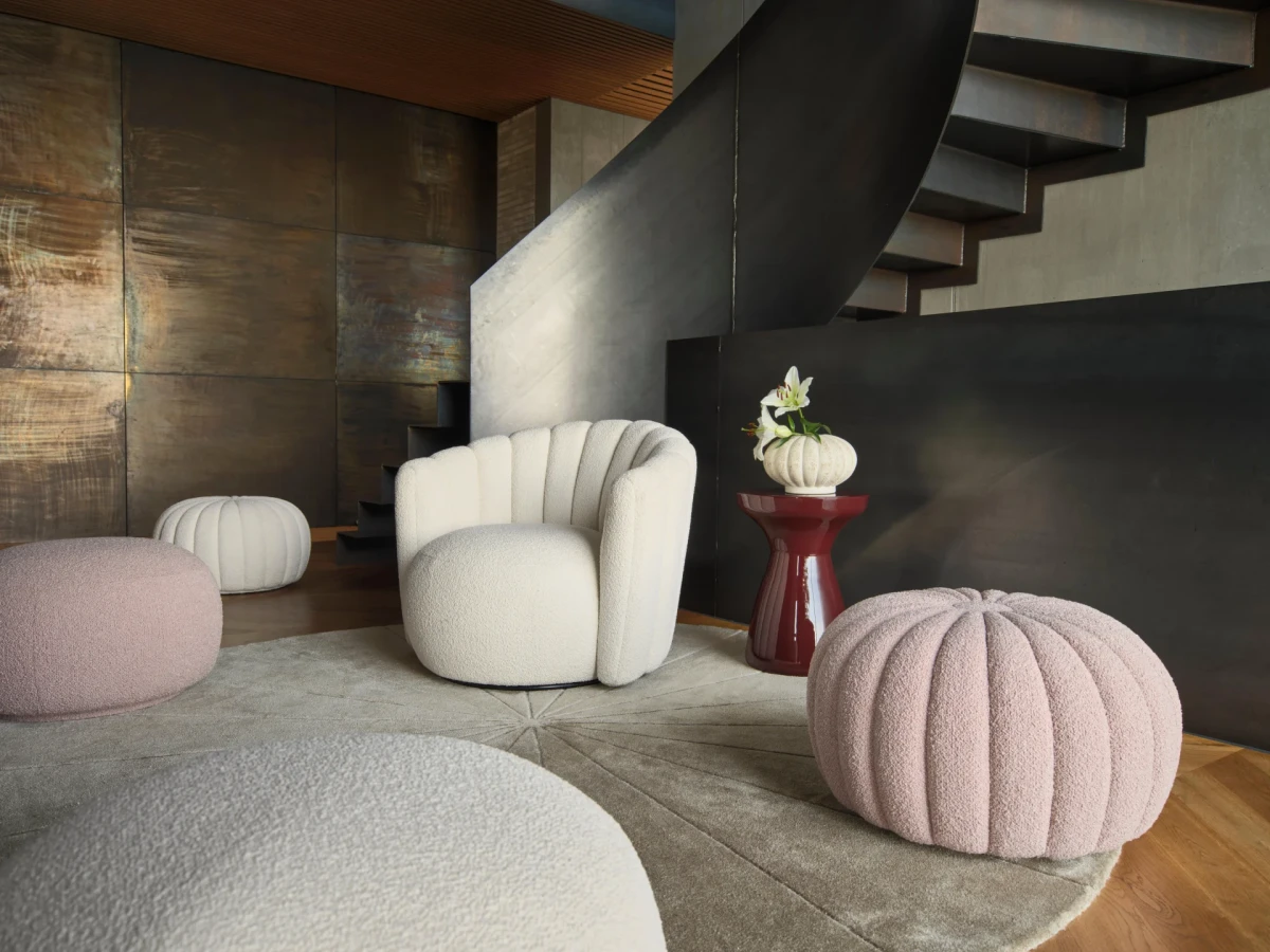 Sweet Art armchair with swivel function