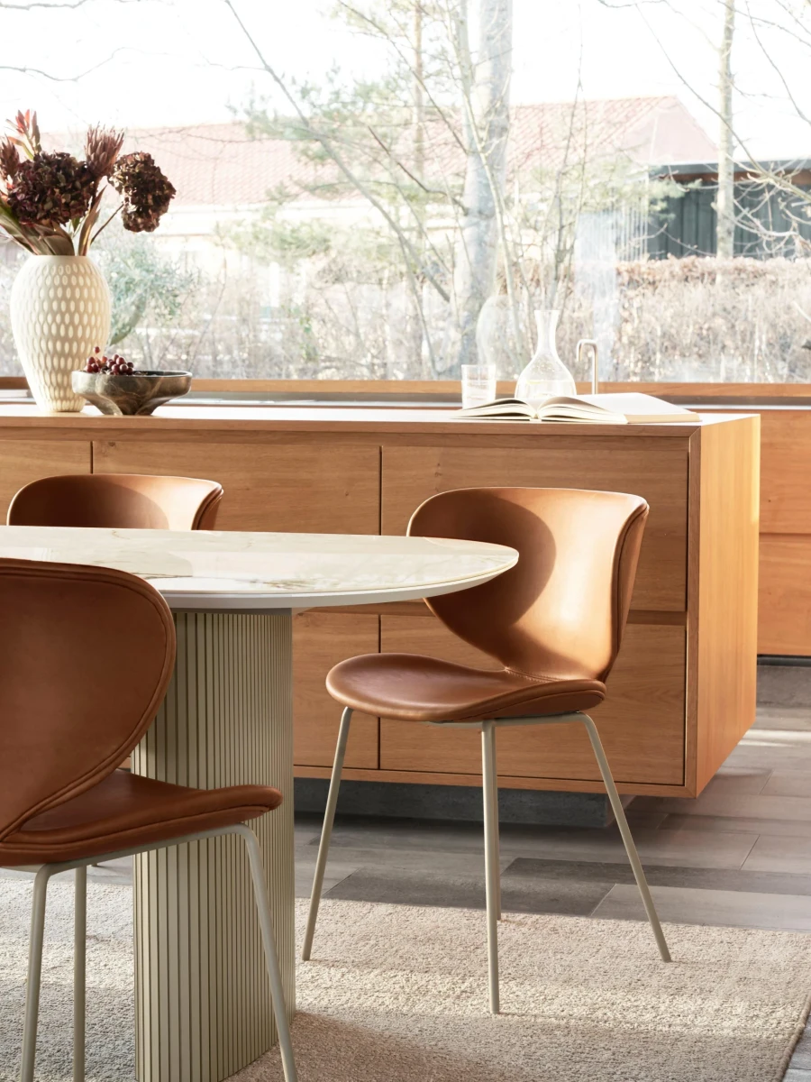 Santiago dining table