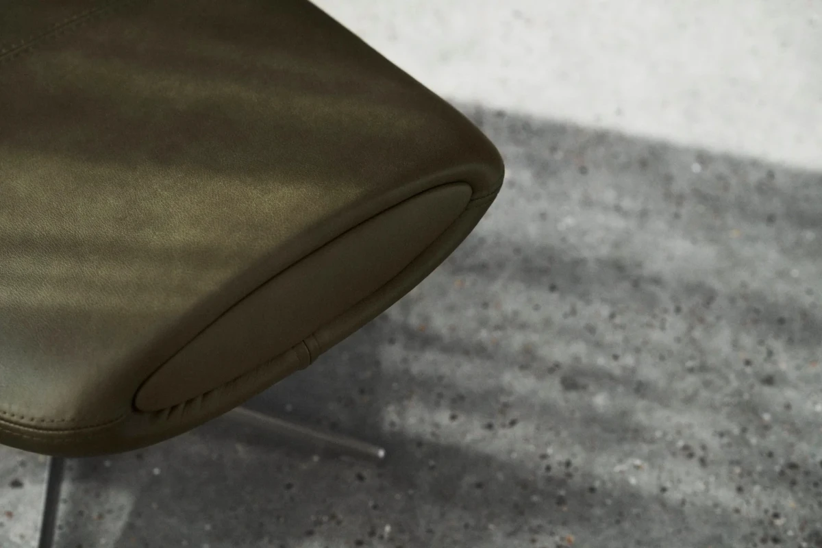 Imola armchair with swivel function
