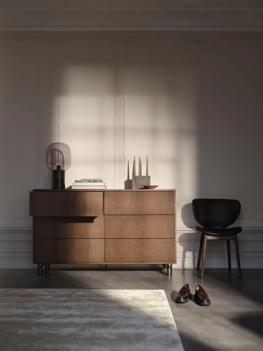 Element dresser with 4 drawers